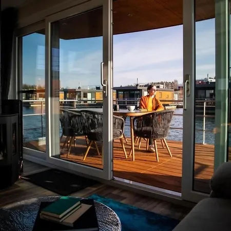 Hausboot Malibu Sunrise *