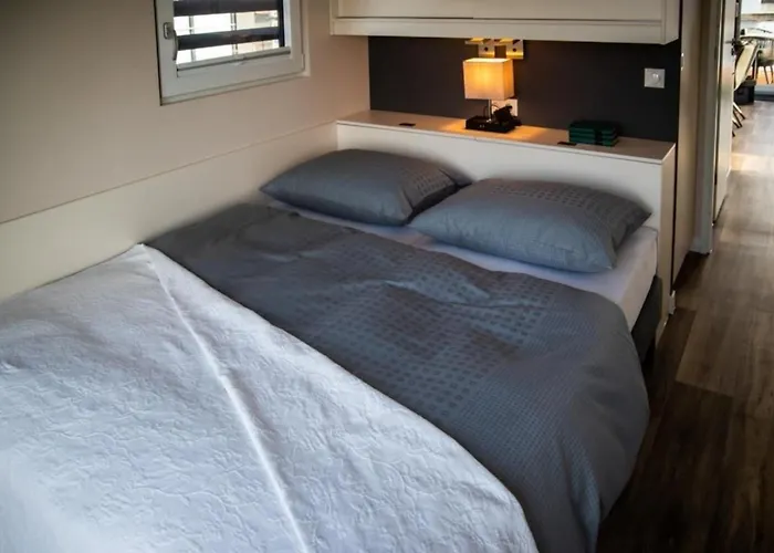 Hausboot Malibu Sunrise Hotel na wodzie