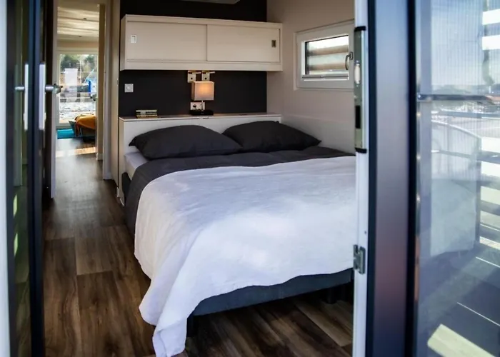 Hotel na wodzie Hausboot Malibu Sunrise *